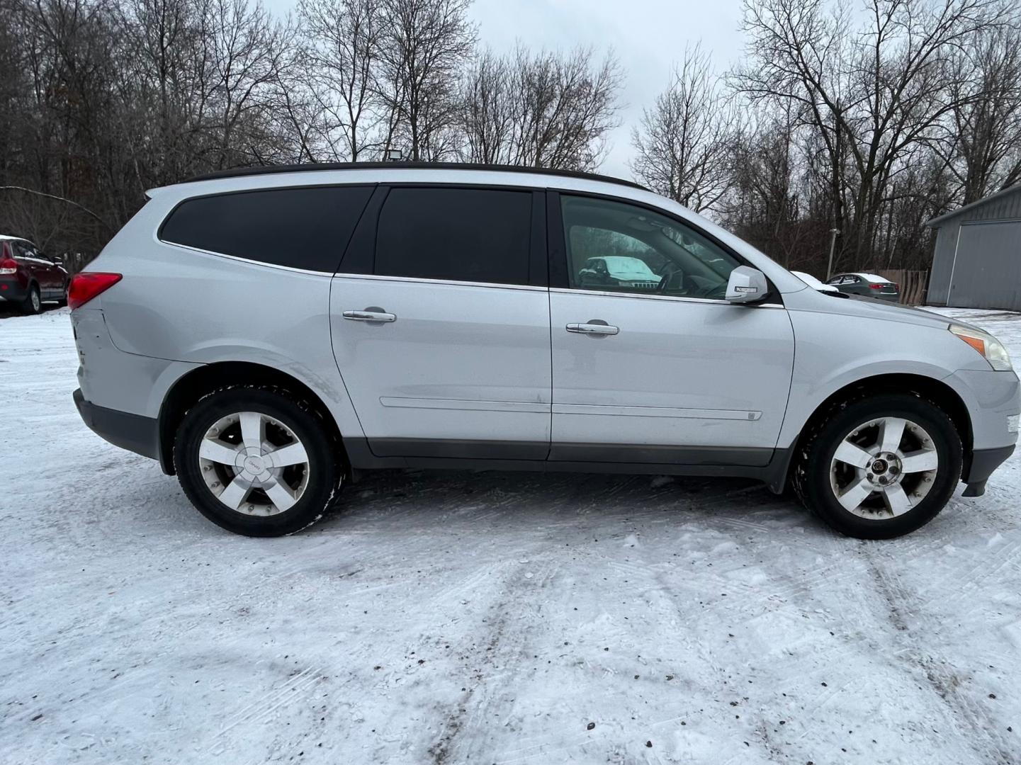 2010 Silver Chevrolet Traverse LT1 AWD (1GNLVFED0AS) with an 3.6L V6 DOHC 24V engine, 6-Speed Automatic transmission, located at 17255 hwy 65 NE, Ham Lake, MN, 55304, 0.000000, 0.000000 - Photo#3